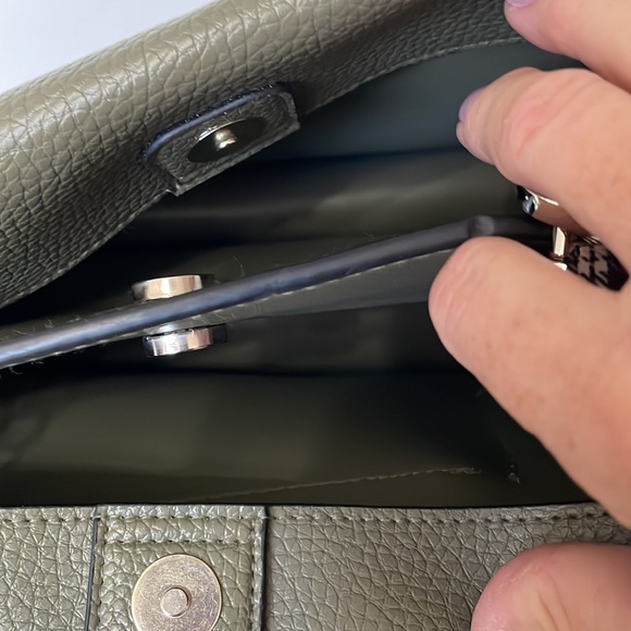 Steve Madden very Dark Gray Green Handbag Crossbody Hand straps Snap Zip Closure - Picture 4 of 10